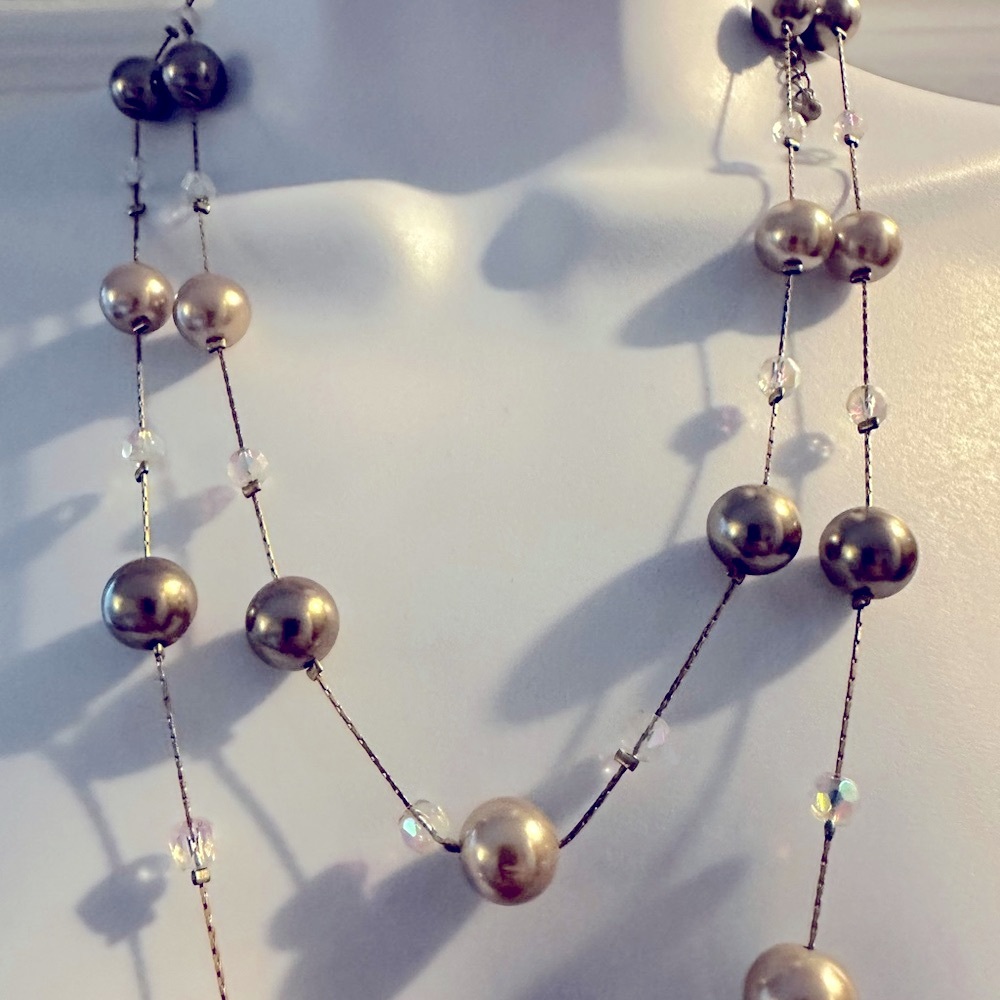 💫🎄GREAT GIFT! Same day shipping!! Lia Sophia Silver & Gold Long Beaded Necklace